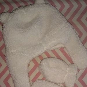 Carter's hat and mitten set